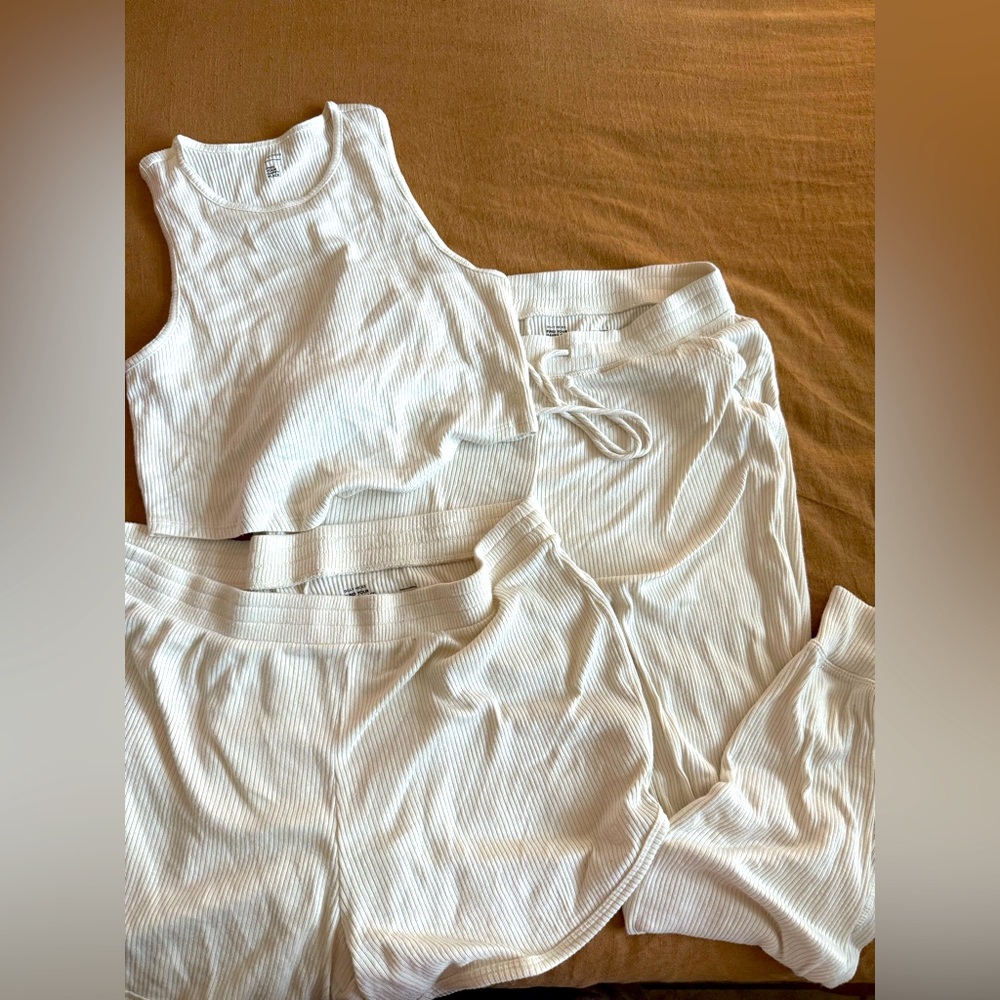 3 piece Gilly Hicks set